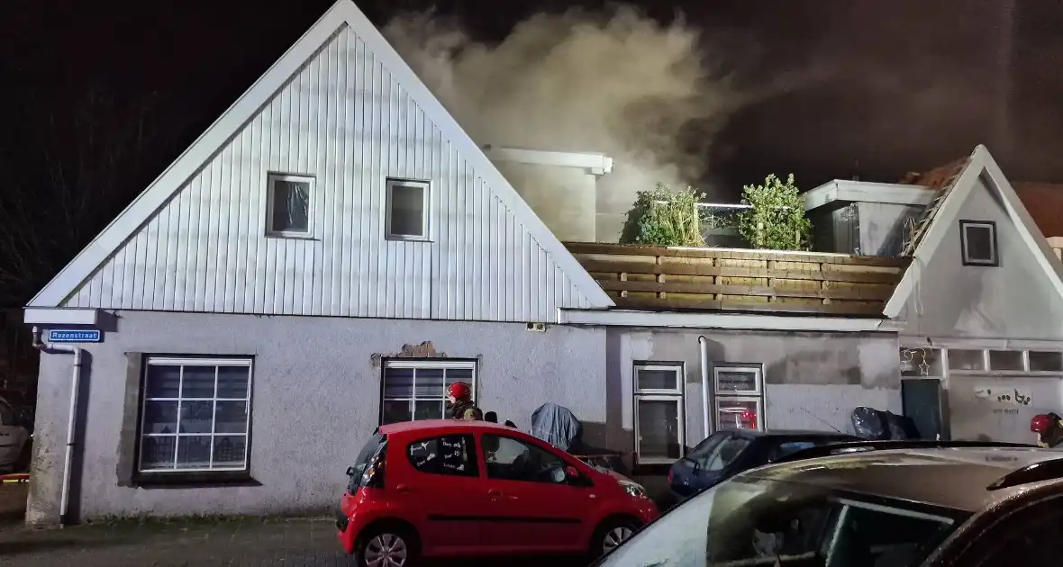 Drie personen uit brandende woning gered - Foto 1