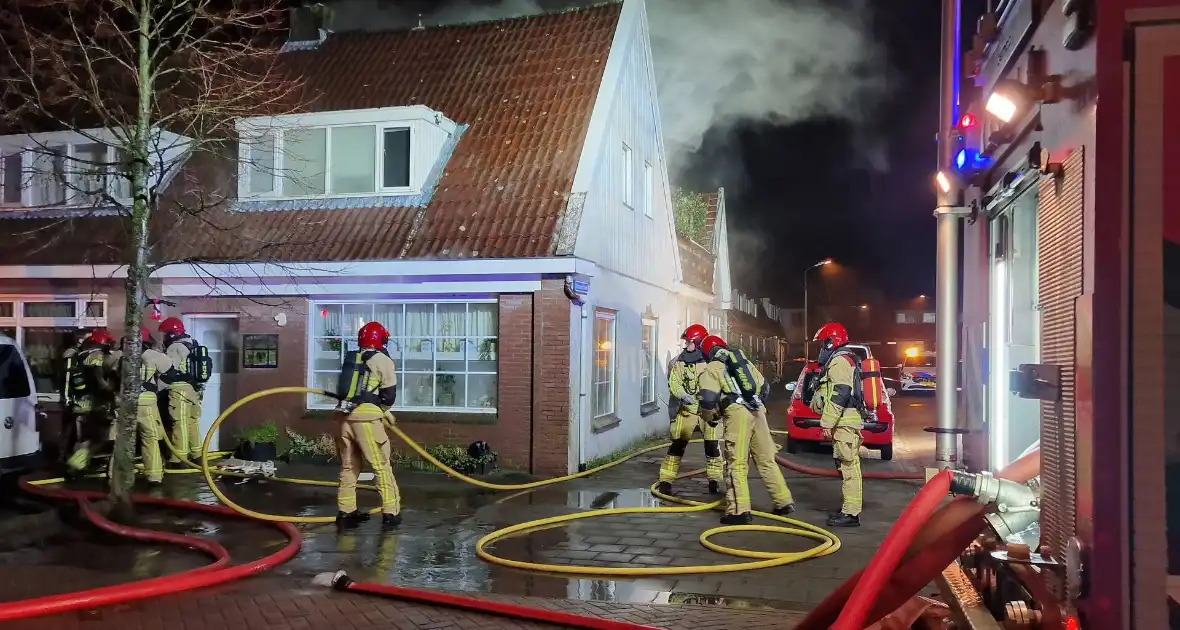 Drie personen uit brandende woning gered - Foto 3