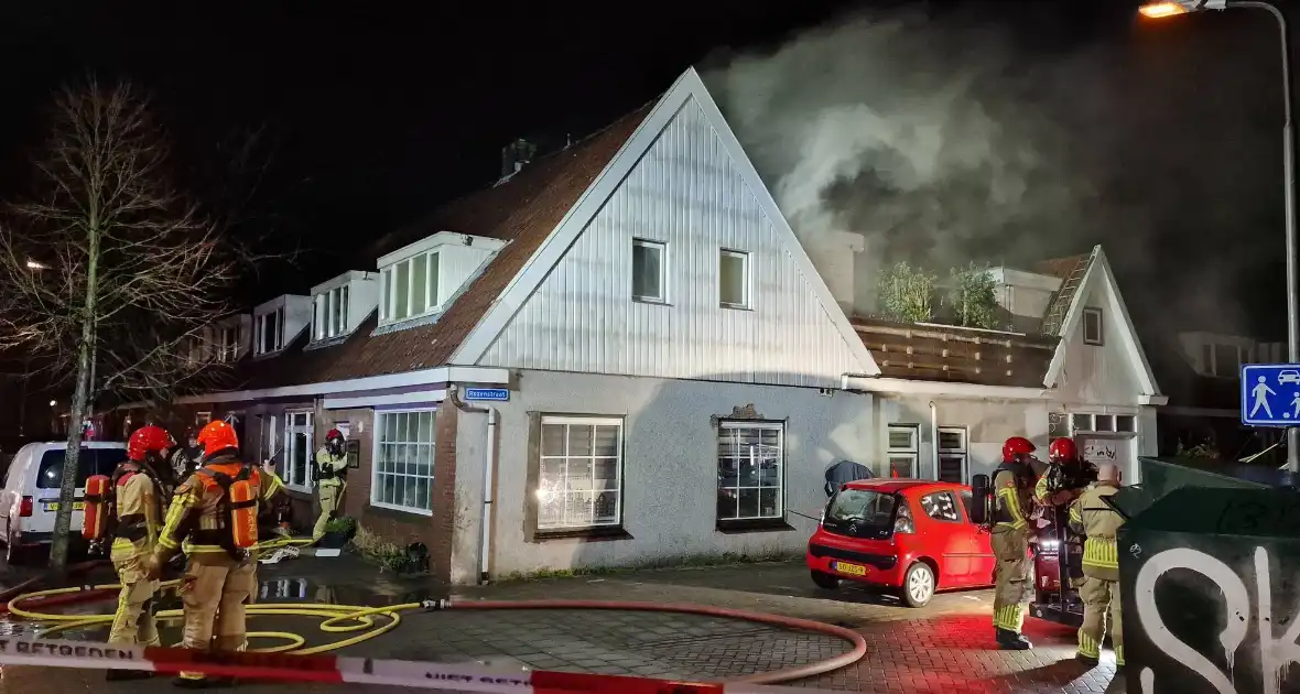 Drie personen uit brandende woning gered - Foto 4