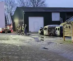 Meerdere voertuigen door brand verwoest