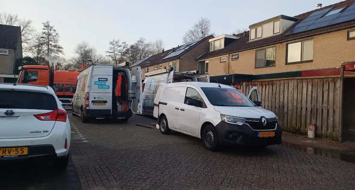 Flink gat in de weg na waterleidingbreuk - Foto 4