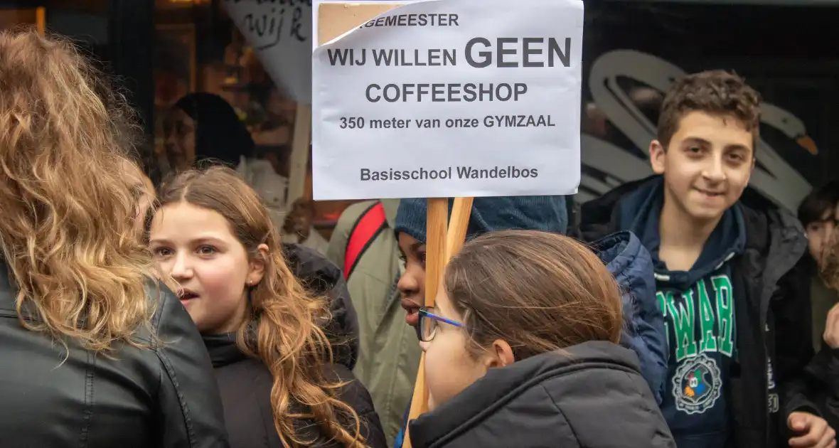 Demonstratie tegen komst coffeeshop