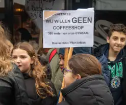 Demonstratie tegen komst coffeeshop