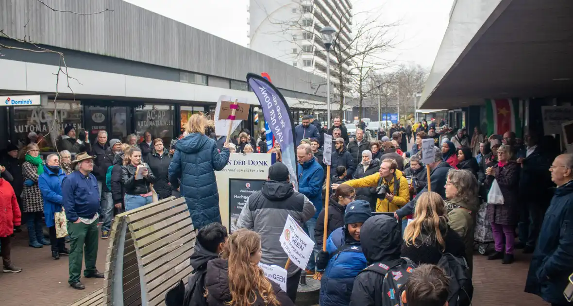 Demonstratie tegen komst coffeeshop - Foto 12