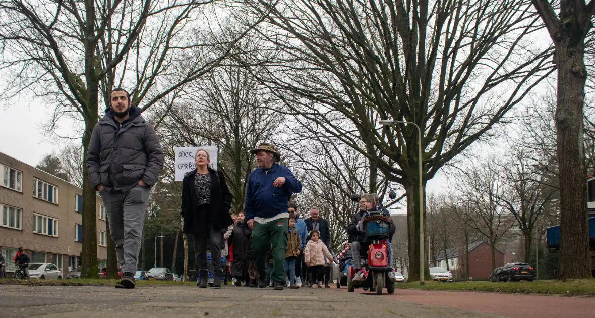 Demonstratie tegen komst coffeeshop - Foto 14