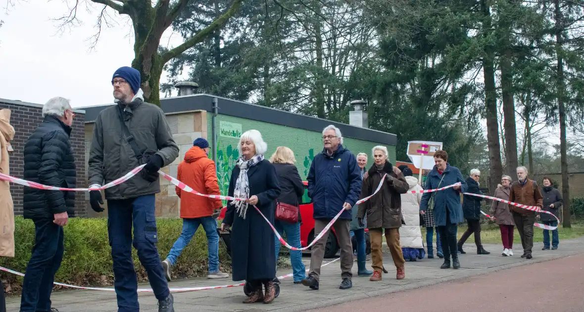 Demonstratie tegen komst coffeeshop - Foto 16