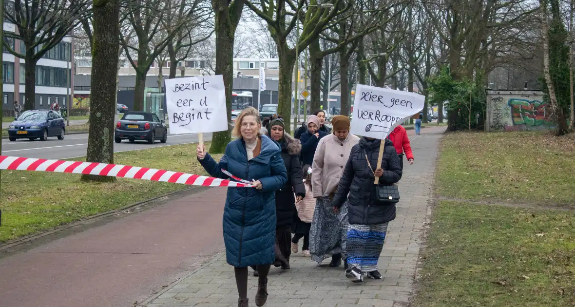 Demonstratie tegen komst coffeeshop - Foto 18