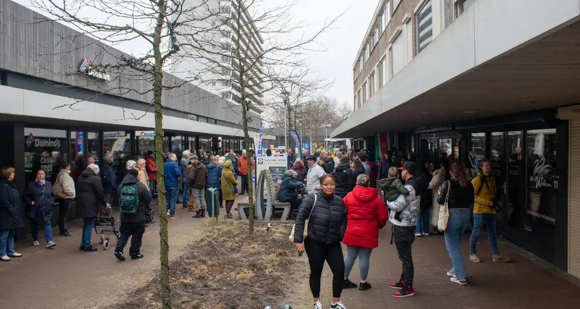 Demonstratie tegen komst coffeeshop - Foto 3