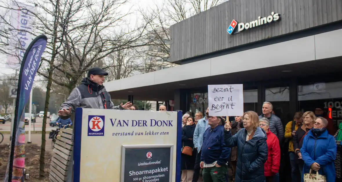 Demonstratie tegen komst coffeeshop - Foto 7