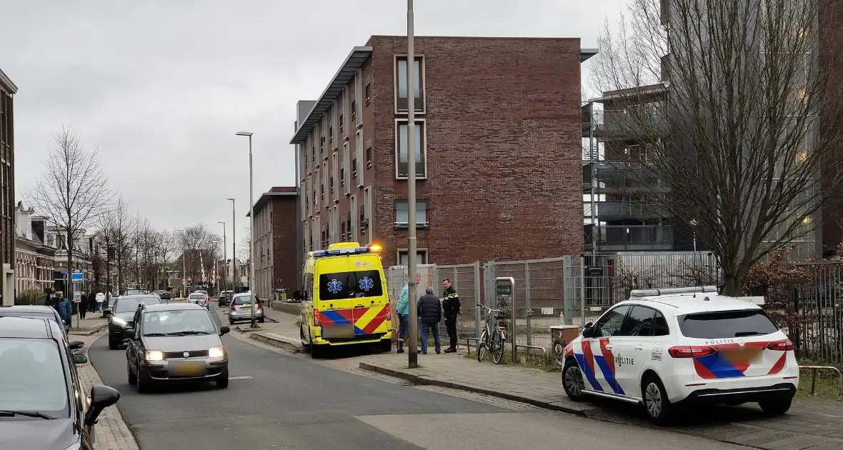 Fietser gewond bij botsing met personenauto tijdens inhaalactie