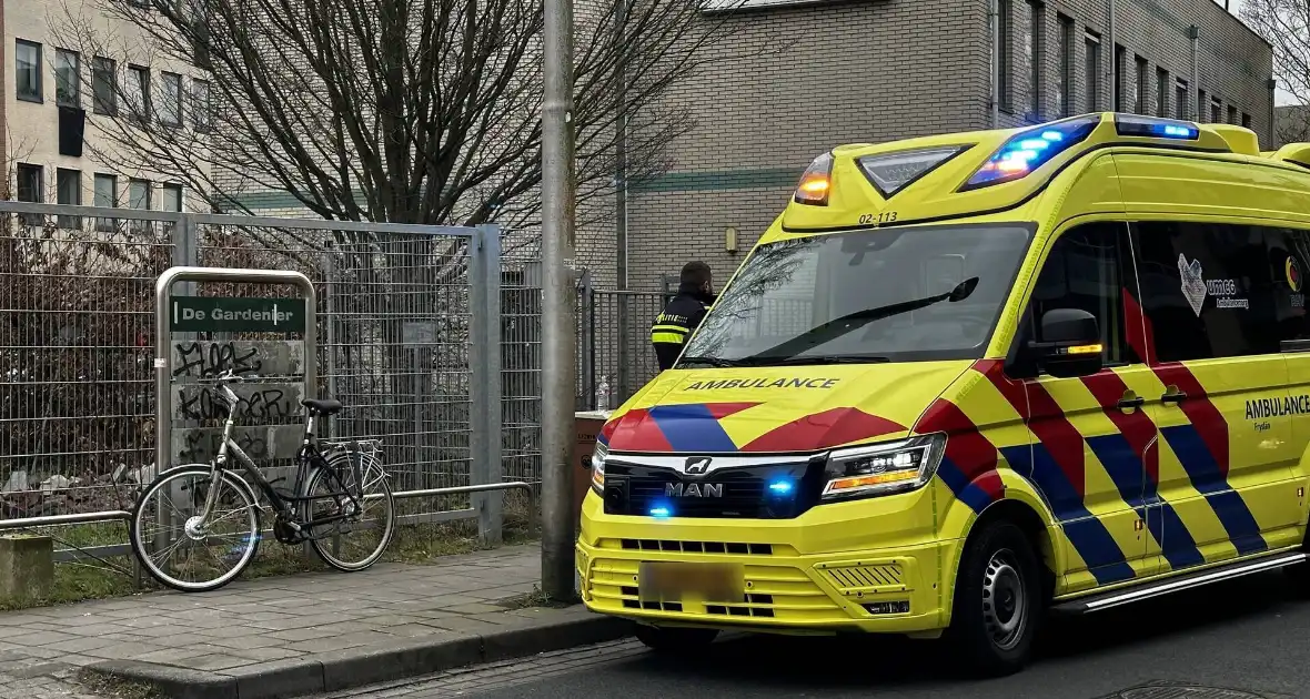 Fietser gewond bij botsing met personenauto tijdens inhaalactie - Foto 3