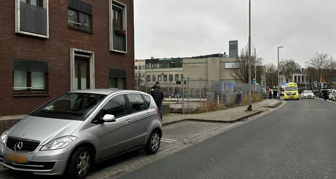 Fietser gewond bij botsing met personenauto tijdens inhaalactie - Foto 4