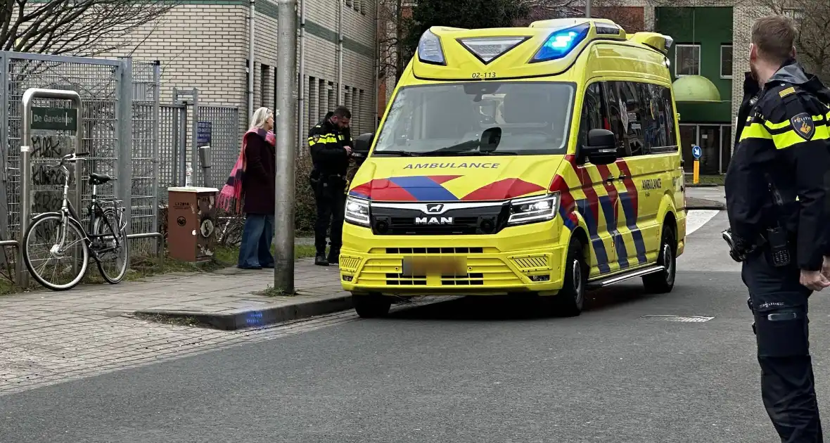 Fietser gewond bij botsing met personenauto tijdens inhaalactie - Foto 5