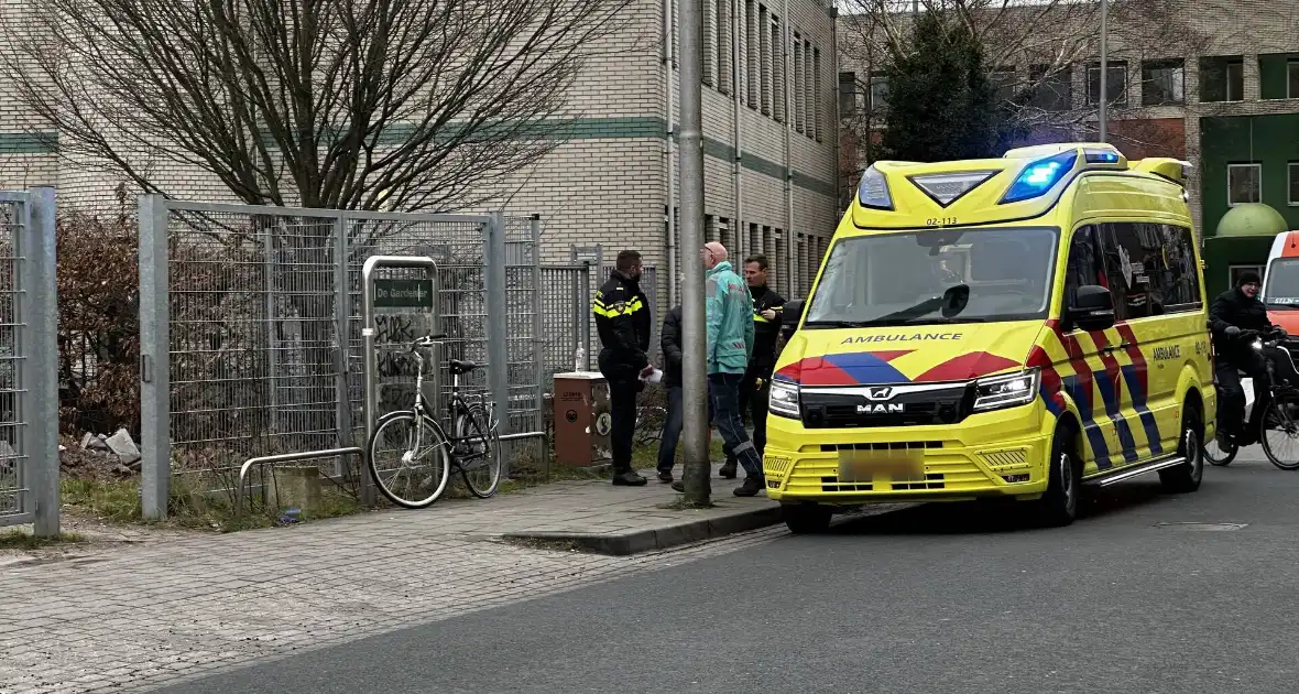 Fietser gewond bij botsing met personenauto tijdens inhaalactie - Foto 6