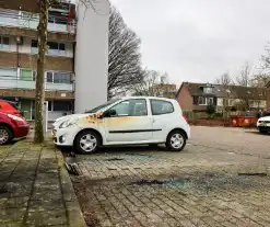 Geparkeerde auto loopt flinke schade door brand