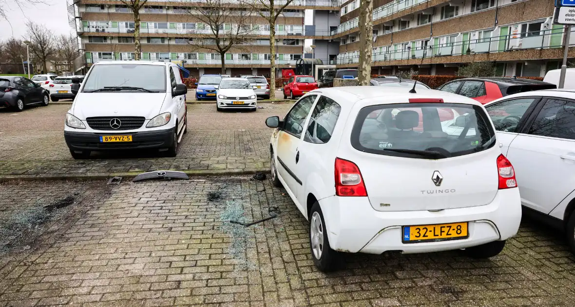 Geparkeerde auto loopt flinke schade door brand - Foto 5