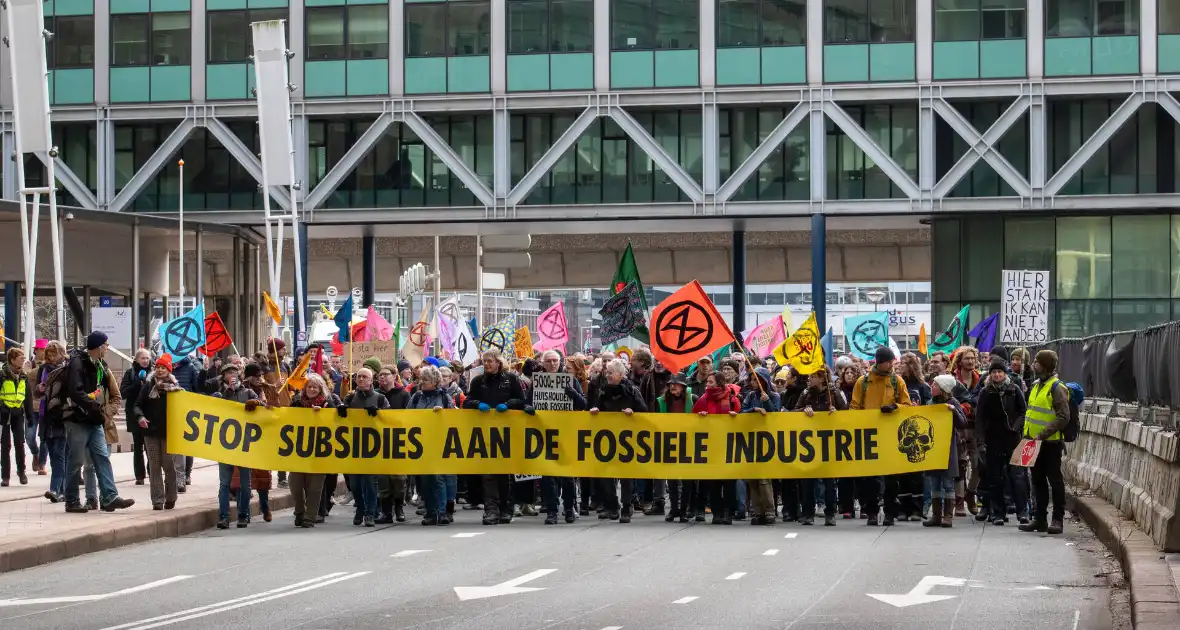 Massale politie-inzet bij demonstratie Extinction Rebellion - Foto 1