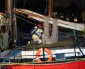 Brand in schip snel onder controle, omstander bekeurd voor hinderen brandweer