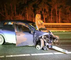 Auto verliest motorblok bij botsing