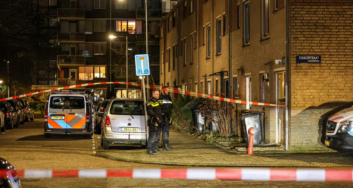 Brand en schade na explosie bij woning - Foto 2