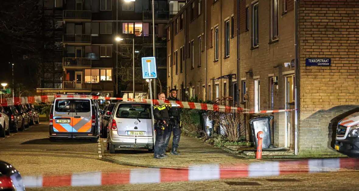 Brand en schade na explosie bij woning - Foto 3