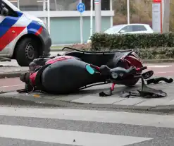 Scooterrijder gewond bij ongeval op rotonde