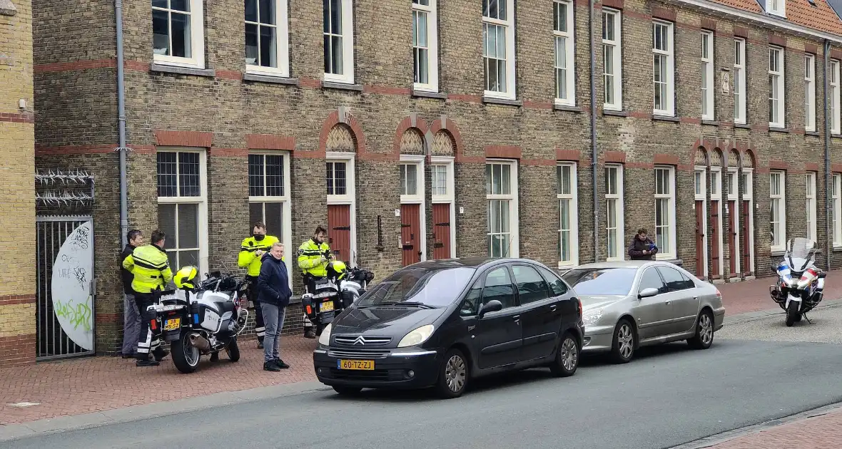 Persoon gecontroleerd na kop-staartbotsing - Foto 4