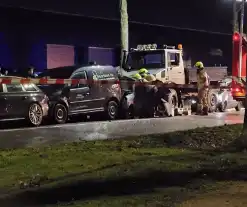 Voertuig geplet tussen vrachtwagen en bestelbus