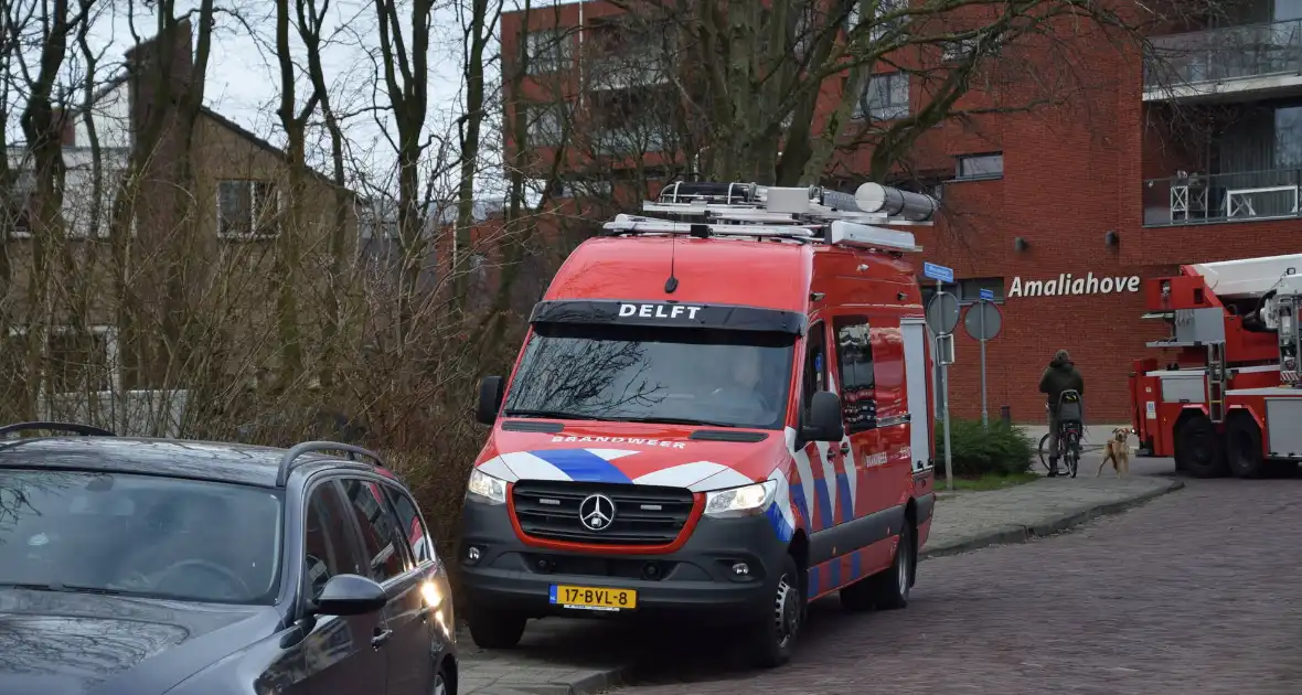 Brandweer doorzoekt sloot na aantreffen kleding langs waterkant - Foto 10