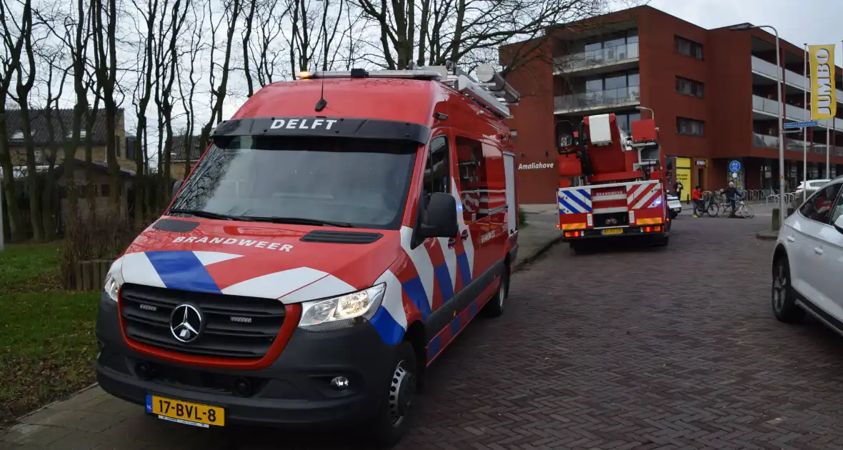 Brandweer doorzoekt sloot na aantreffen kleding langs waterkant - Foto 12