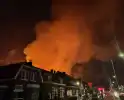 Enorme vlammenzee bij brand in loods