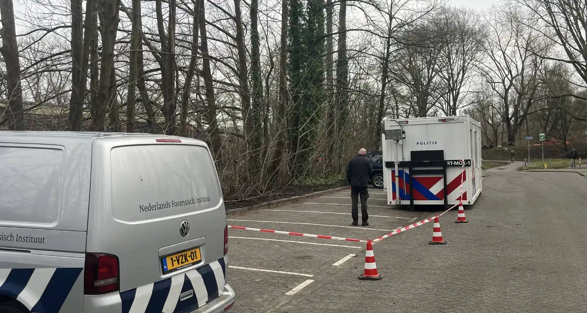 Groot politie onderzoek in nabijheid van sloot - Foto 2