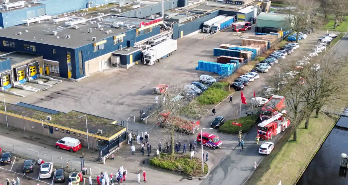 Brandweer ingezet voor brandmelding in bedrijfspand - Foto 1