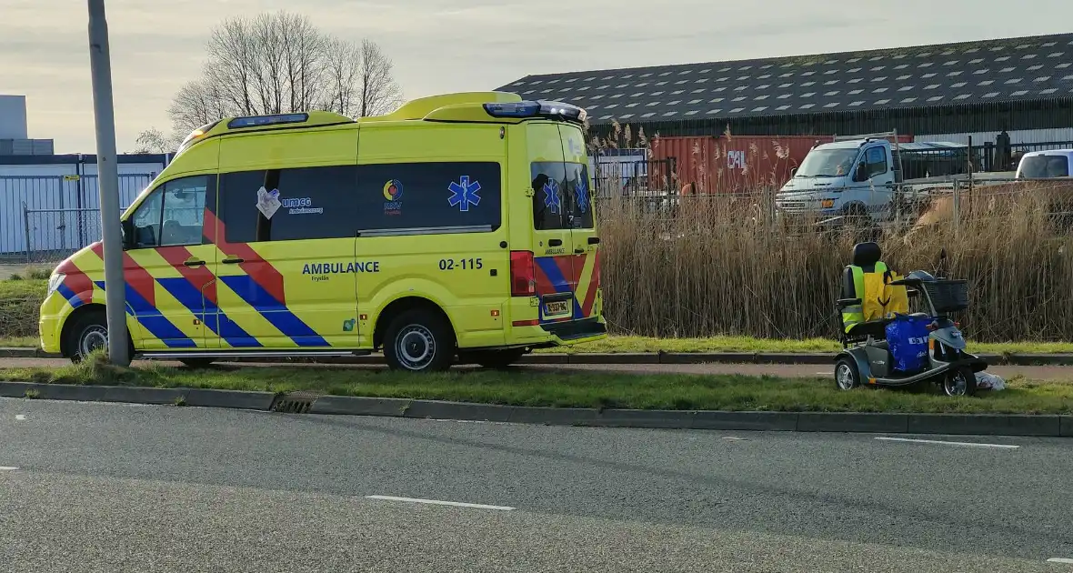 Persoon valt uit scootmobiel - Foto 1