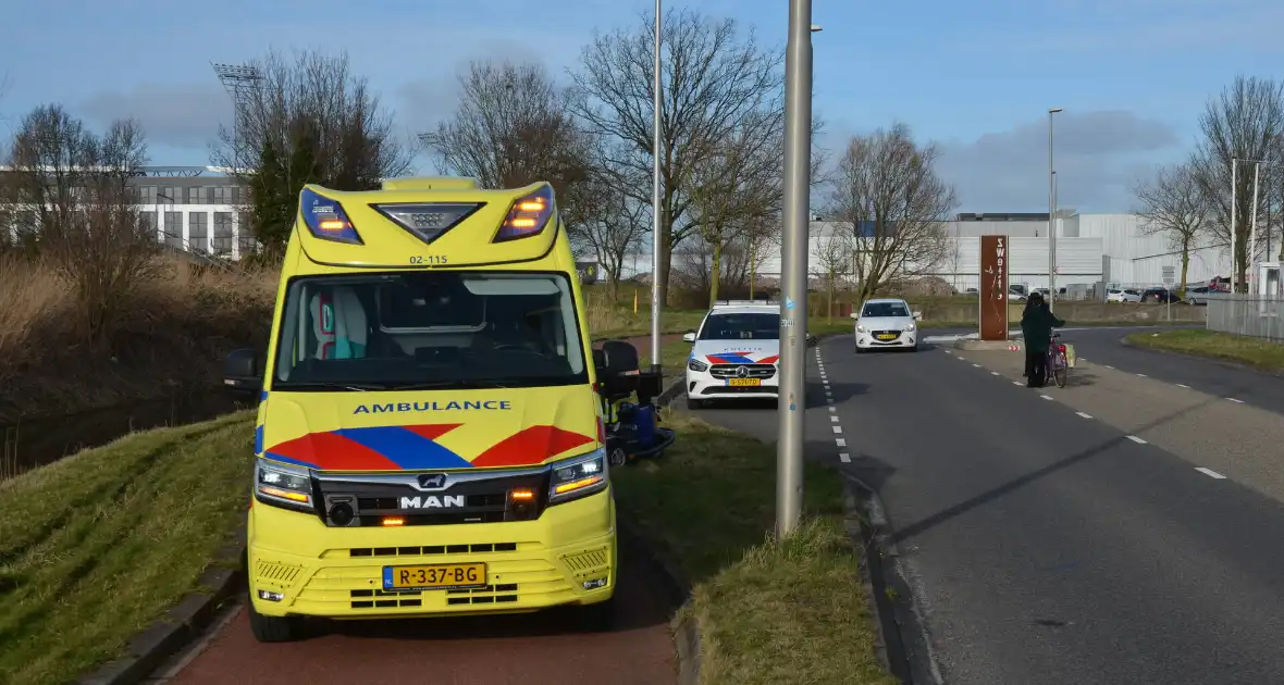 Persoon valt uit scootmobiel - Foto 2