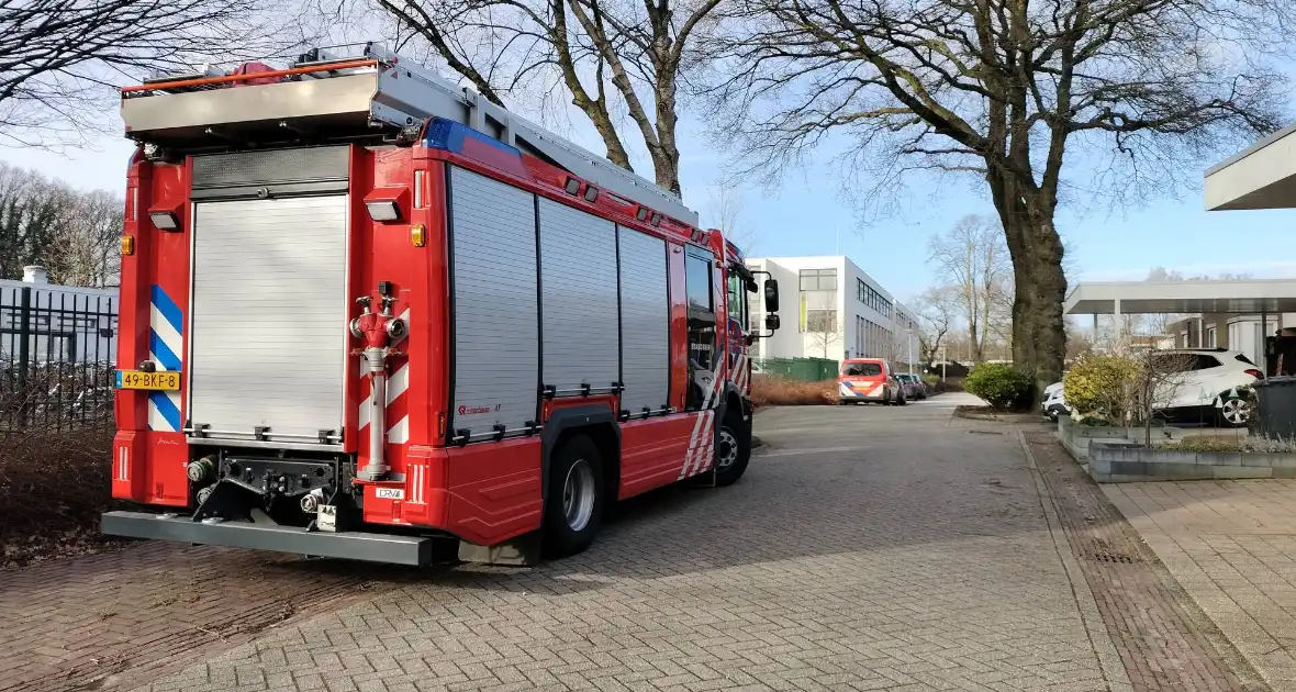 Meerdere leerlingen na drie uur uit lift bevrijdt