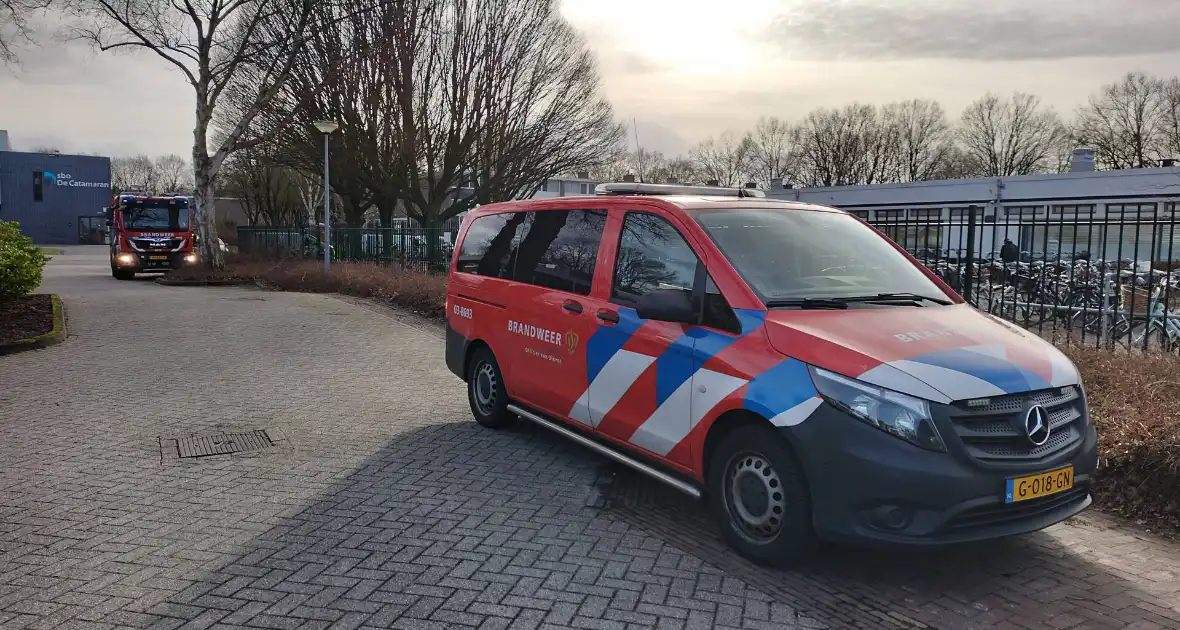 Meerdere leerlingen na drie uur uit lift bevrijdt - Foto 1