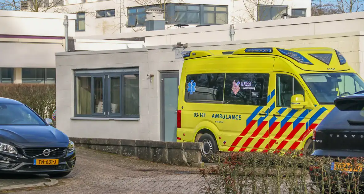 Meerdere leerlingen na drie uur uit lift bevrijdt - Foto 6