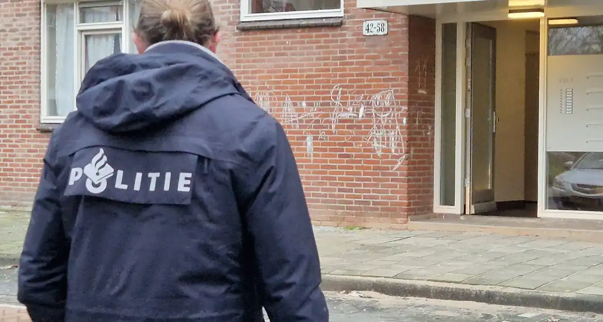 Schade door explosie in trappenhuis van flat