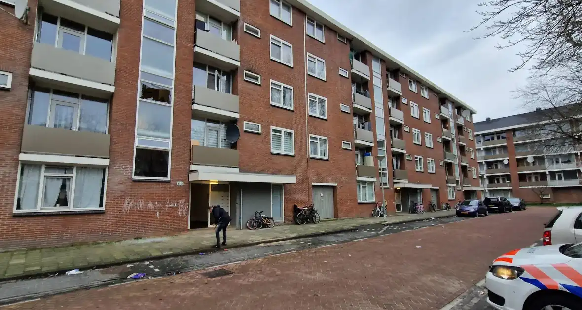 Schade door explosie in trappenhuis van flat - Foto 3