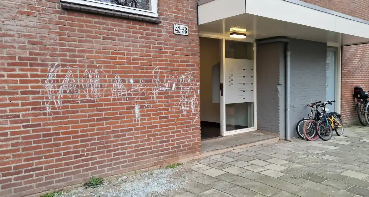 Schade door explosie in trappenhuis van flat - Foto 5