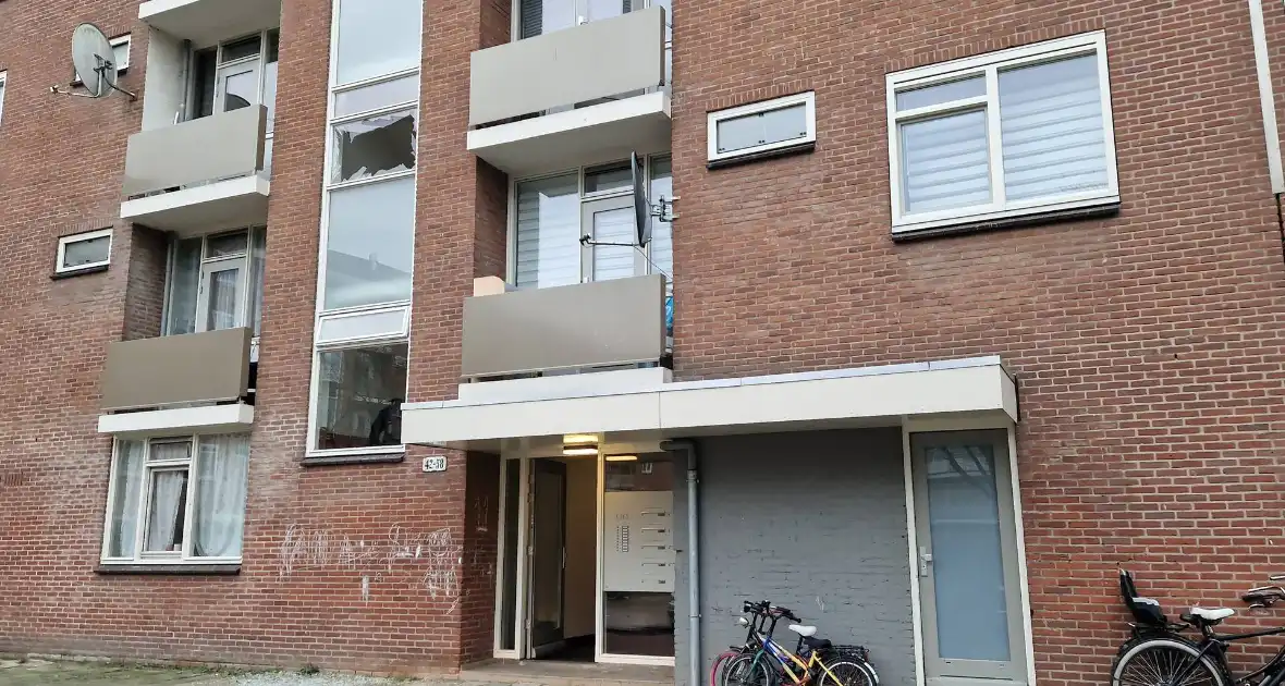 Schade door explosie in trappenhuis van flat - Foto 6