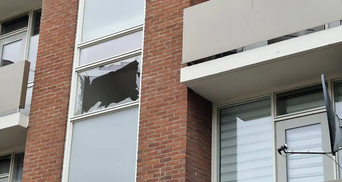 Schade door explosie in trappenhuis van flat - Foto 7