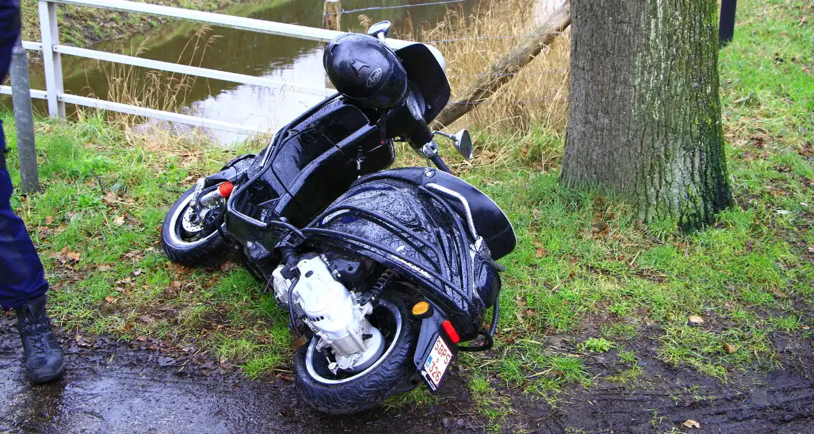 Flinke schade bij ongeval met scooter - Foto 4