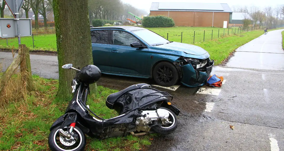 Flinke schade bij ongeval met scooter - Foto 5