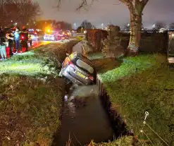 Auto belandt in sloot nadat ramen beslaan