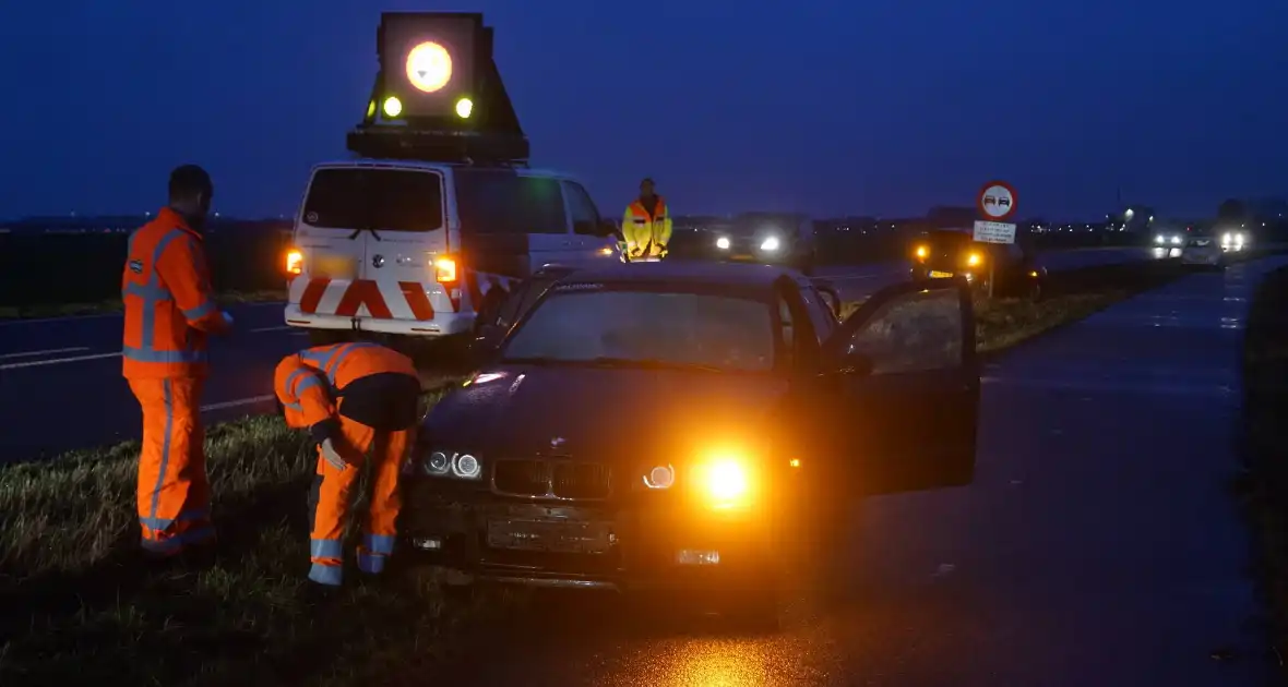 Verkeershinder na botsing tussen twee voertuigen - Foto 1