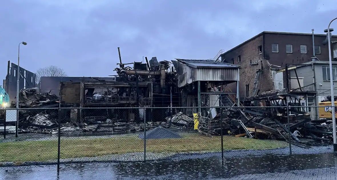 Schade na grote brand goed zichtbaar bij daglicht