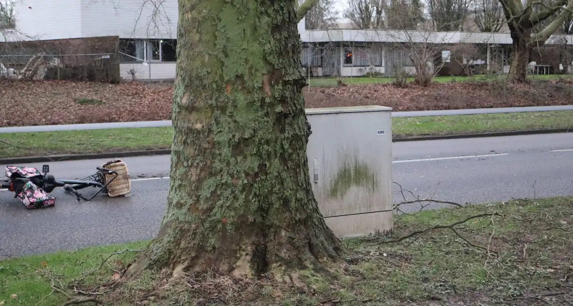 Fietser zwaargewond bij aanrijding met lijnbus - Foto 1