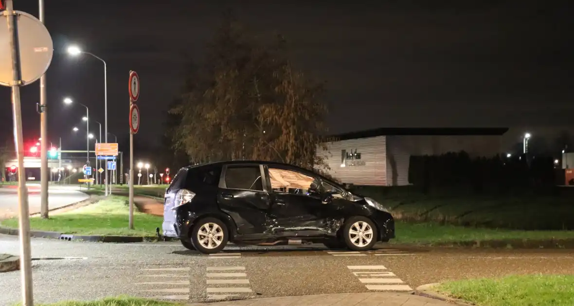 Flinke schade na botsing op kruising - Foto 1